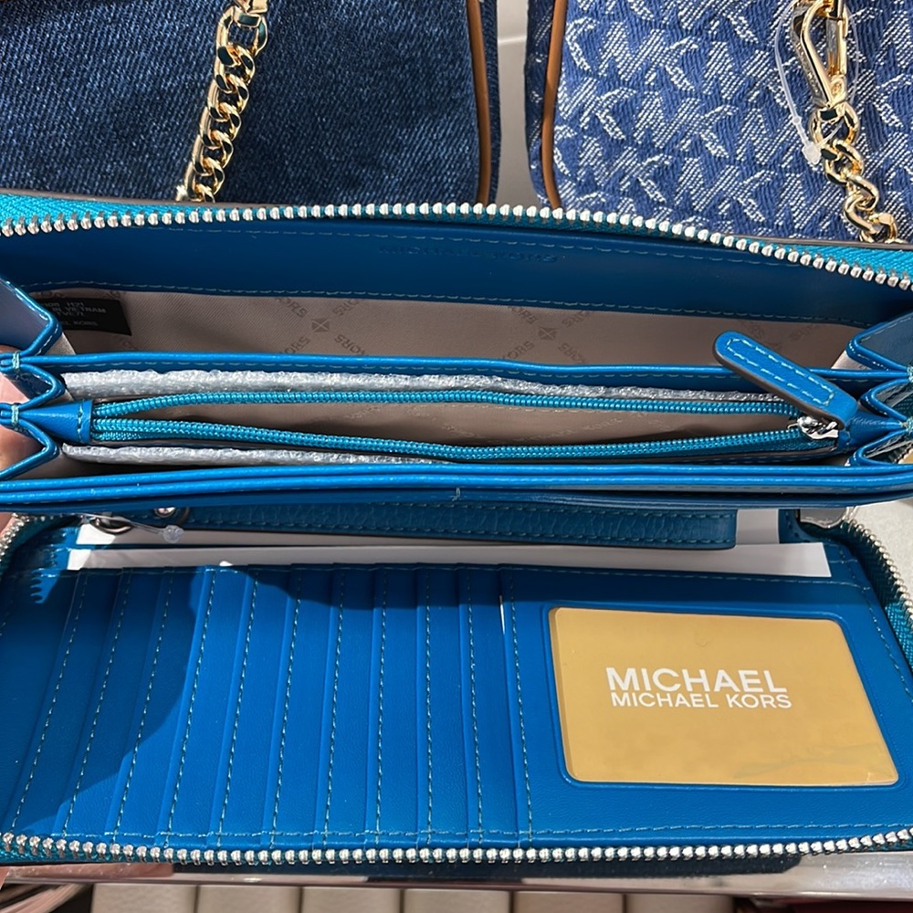 Michael Kors Jet Set Travel Large Travel CONTINENTAL 
Lagoon - Picture 10 of 16